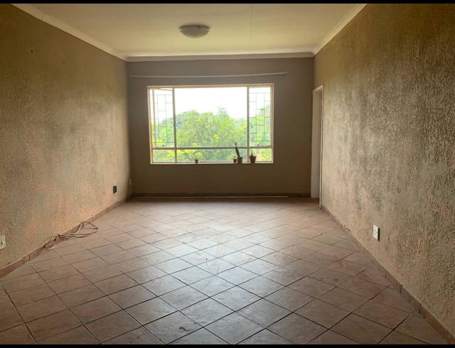 2 BEDROOM FLAT FOR SALE IN PRETORIA GARDENS